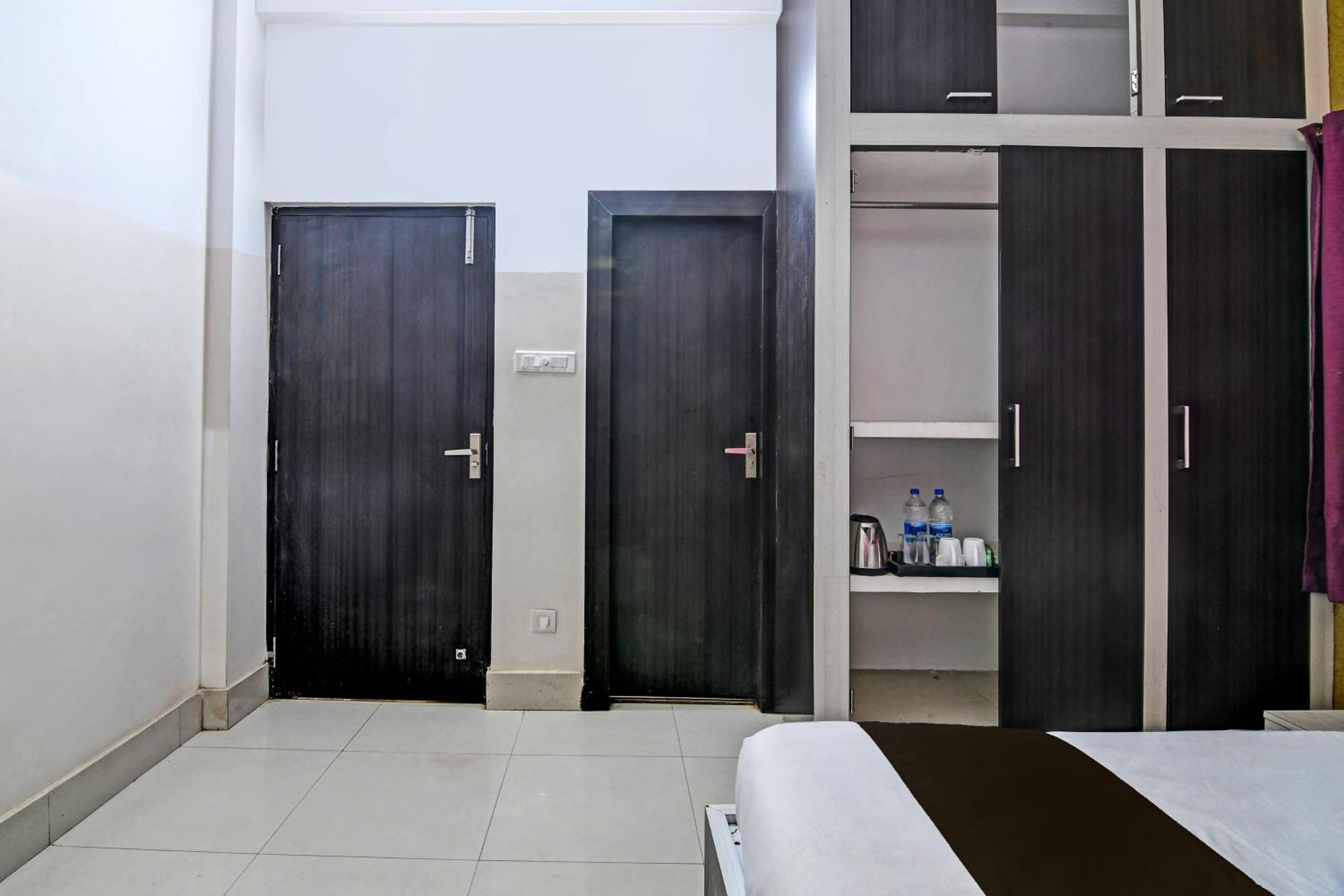Hotel O Home Bm-X Khandagiri Exteriör bild